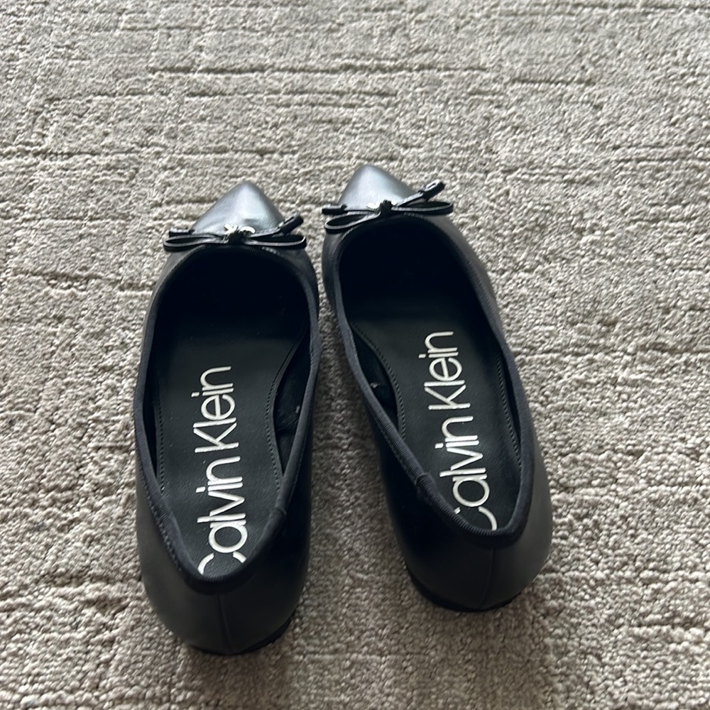Calvin Klein flats - Picture 2 of 2